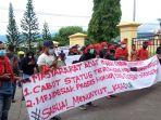 demo-warga-sabuai.jpg