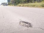 Terdapat 27 Titik lubang di Jalan Husnie Hentihu dan Danau Rana Buru, Warga Harus Hati-hati