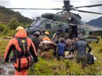 proses-evakuasi-seluruh-penumpang-pesawat-susi-air-rute-timika-duma-kamis.jpg