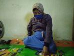 sr-dalam-kondisi-hamil-9-saat-ditemui-di-rumah-kontrakan-jalan-damanhuri.jpg