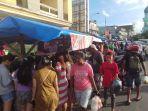 warga-kota-ambon-berburu-takjil-di-depan-masjid-raya-al-fatah12.jpg