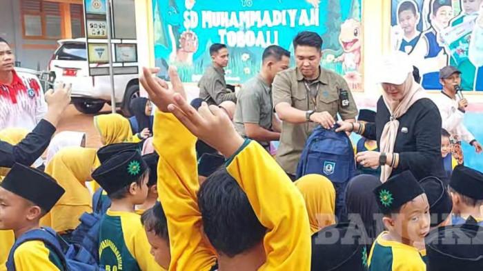 Bantuan Perlengkapan Sekolah Mengalir ke Ribuan Pelajar Bangka Selatan