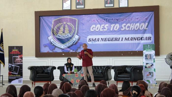 Imigrasi Edukasi Pelajar SMAN 1 Manggar Belitung Timur soal Pencegahan TPPO