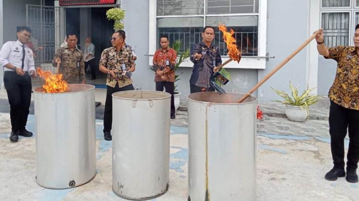Lapas Narkotika Pangkalpinang Musnahkan Ponsel hingga Kabel Rakitan