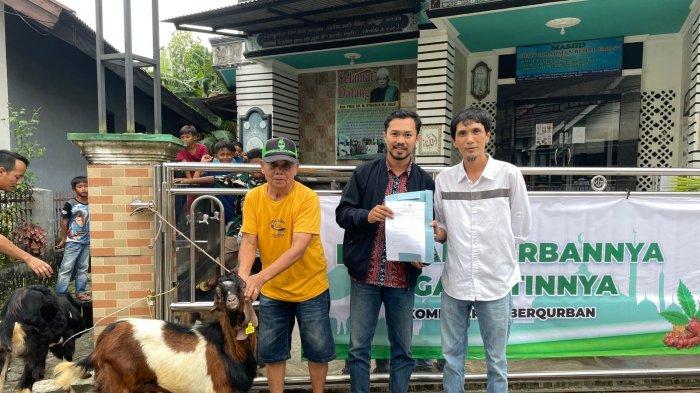 PT RBT Berbagi Kurban dengan Warga