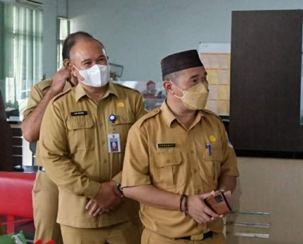 20220510_Kepala-BKPSDMD-Kota-Pangkalpinang-Erwandy-meninjau-pelayanan.jpg