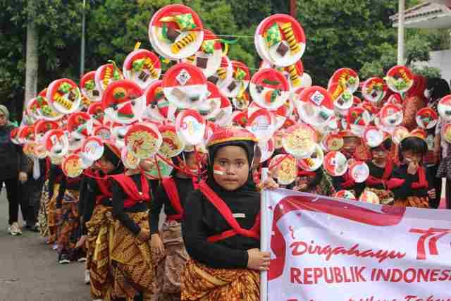 20220908_Anak-anak-mengikuti-karnaval-bertema-Kreativitas-Budaya-Nusantara.jpg