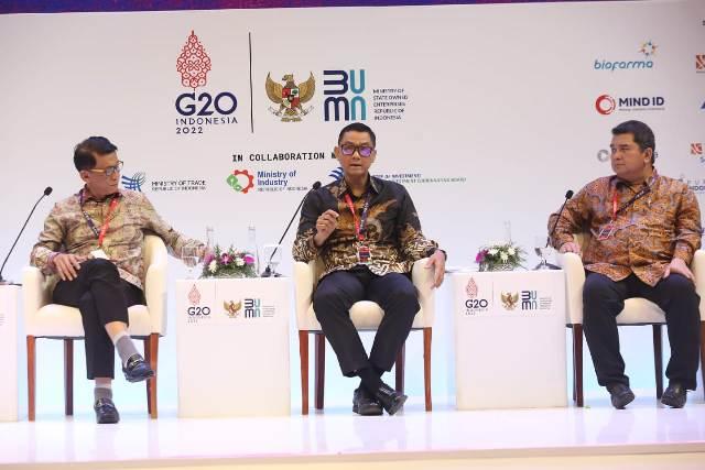20221018_Direktur-Utama-PLN-Darmawan-Prasodjo-menghadiri-diskusi-panel.jpg