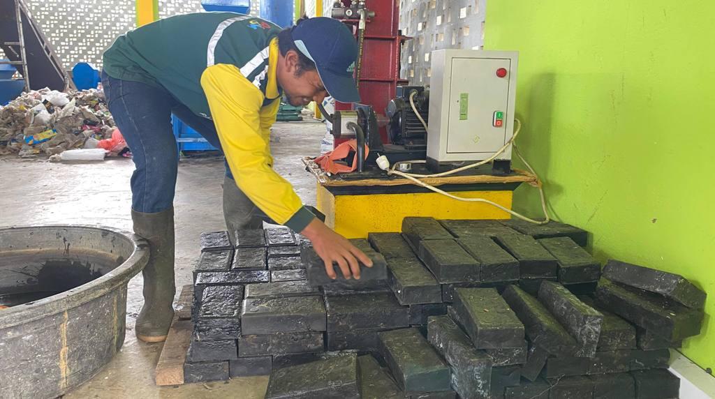 TPS 3R Kawa Begawe Pangkalpinang Mulai Produksi Paving Block