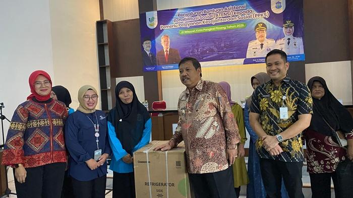 20260521_Saparudin-serahkan-bantuan.jpg