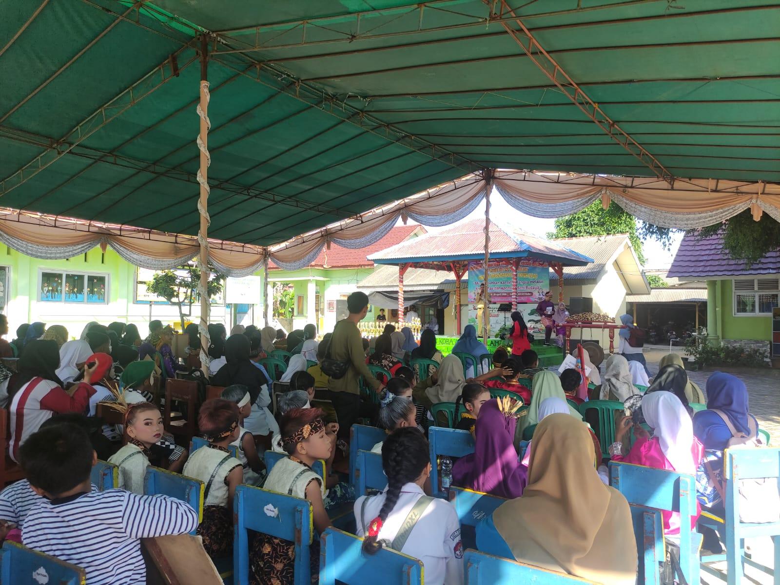 AJANG-FLS3N12356.jpg