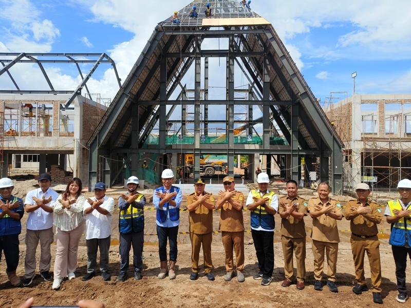 Berfoto-bersama-di-depan-gedung-SMA-Unggul-Garuda.jpg