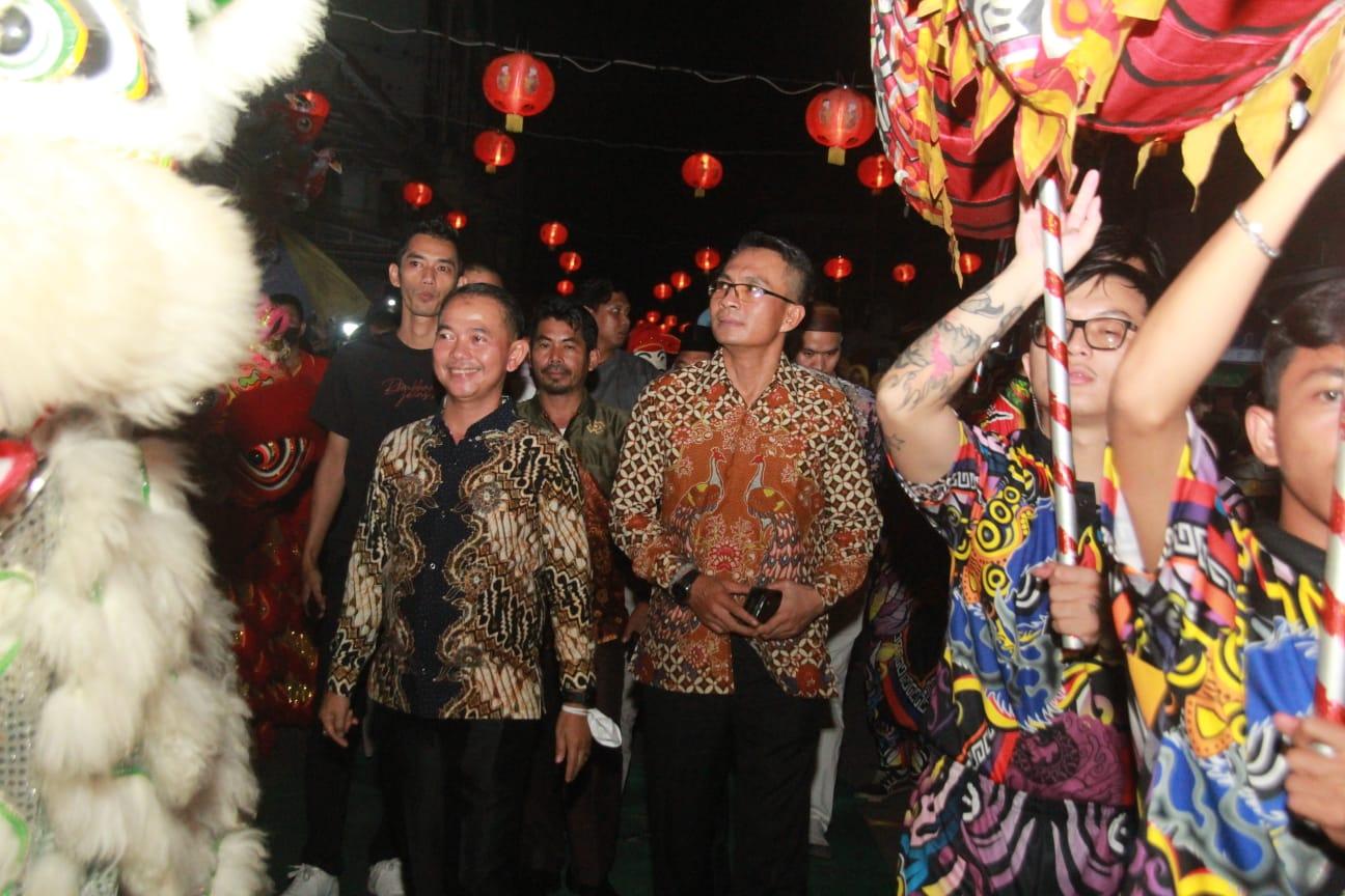 Bupati-Bangka-Mulkan-saat-menghadiri-perayaan-Hari-Raya-Imlek.jpg
