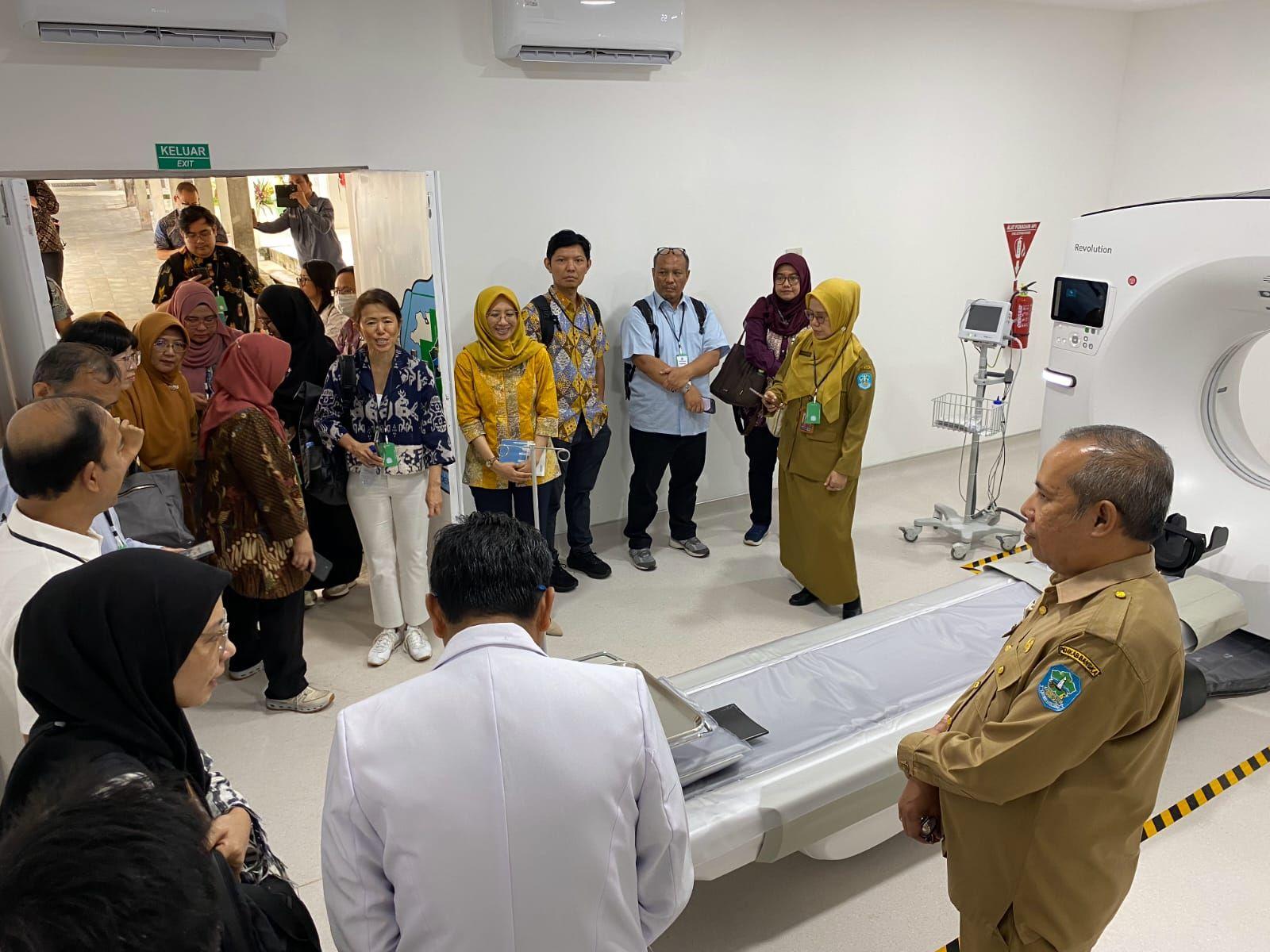 Jajaran-RSUD-Depati-Bahrin-Sungailiat-saat-menerima-kunjungan.jpg
