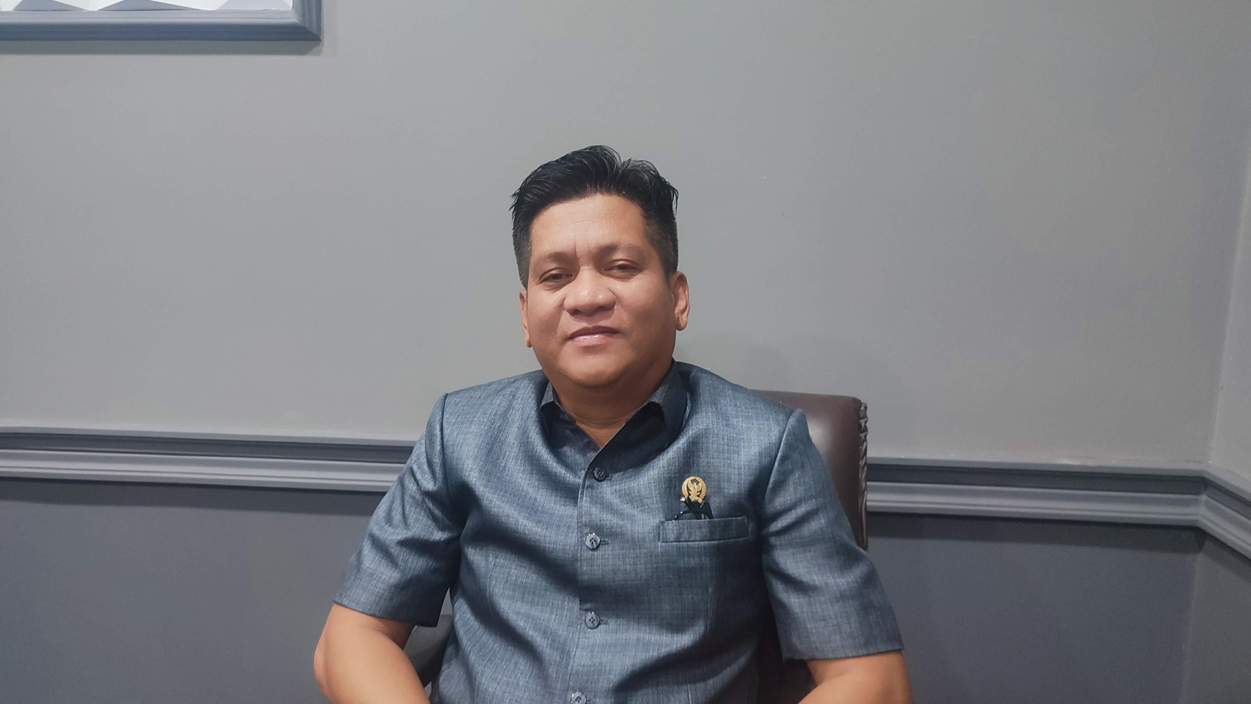 Ketua-pansus-penyelesaian-permasalahan-pemanfaatan-kelapa-sawit-di-eks-lahan-PT-AMA-Suherman.jpg