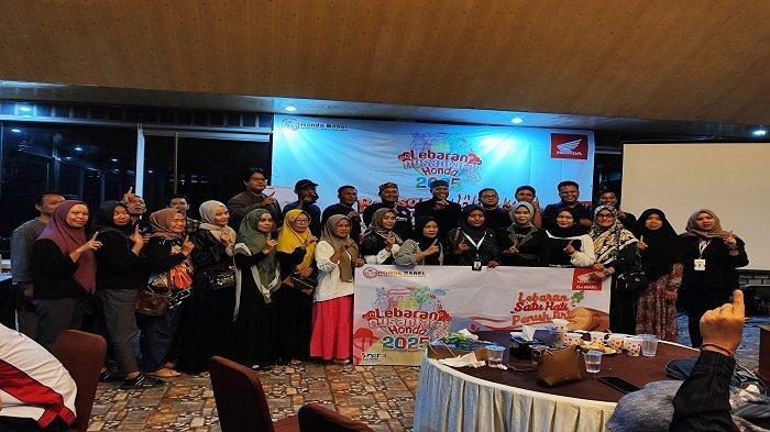 LEBARAN-NUSANTARA-HONDA-Foto-bersama-saat-gelaran-acara.jpg