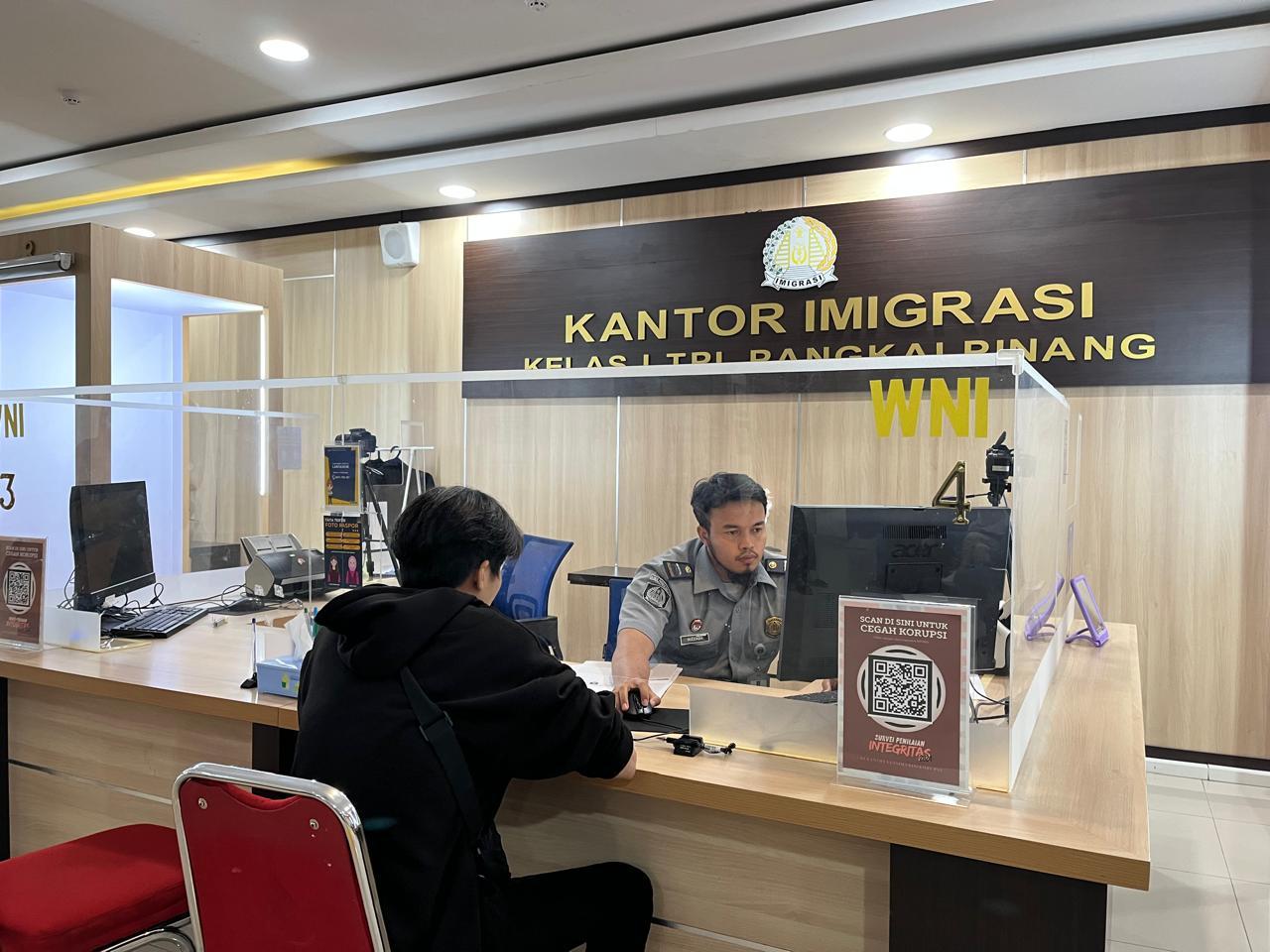 Pelayanan-pembuatan-paspor-di-Kantor-Imigrasi-Kelas-I-TPI-Pangkalpinang-beberapa-waktu-lalu.jpg