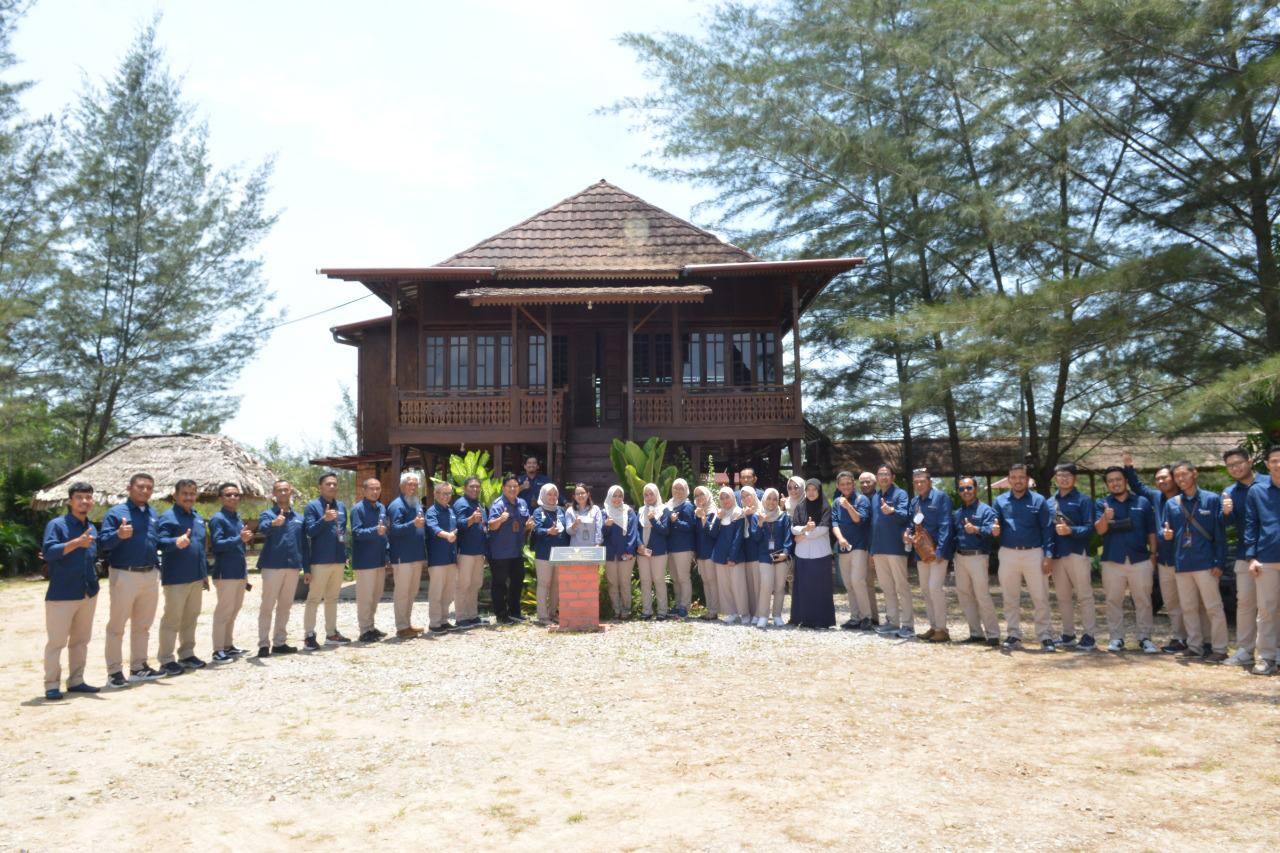 Puluhan-karyawan-PT-Bukit-Asam-mengunjungi-PT-Timah-Tbk-di-Pangkalpinang-Bangka-Belitung.jpg