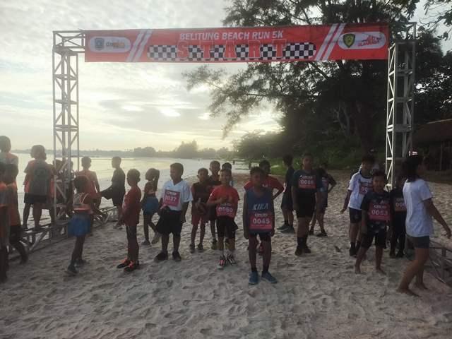 Ribuan-peserta-meramaikan-Belitung-Beach-Run-di-Pantai-Tanjung.jpg