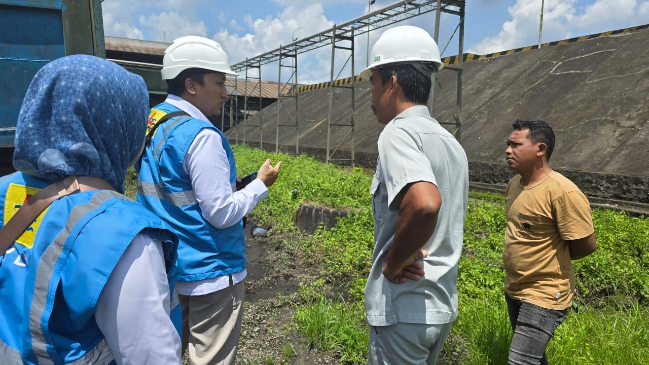 SURVEI-LOKASI-Petugas-PLN-melakukan-survei-ke-lokasi.jpg