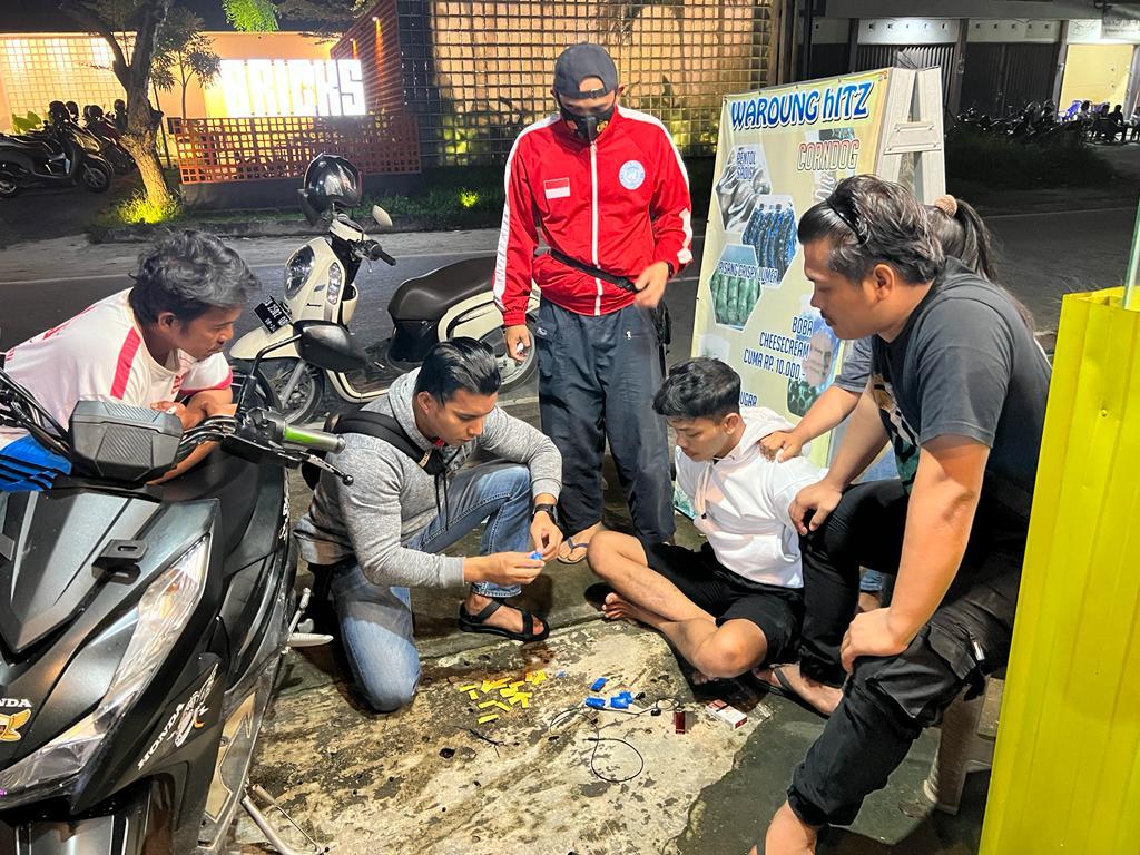 Sepasang Kekasih Jadi Bandar Sabu, Tim Gradak Bekuk Saat Tunggu Pembeli