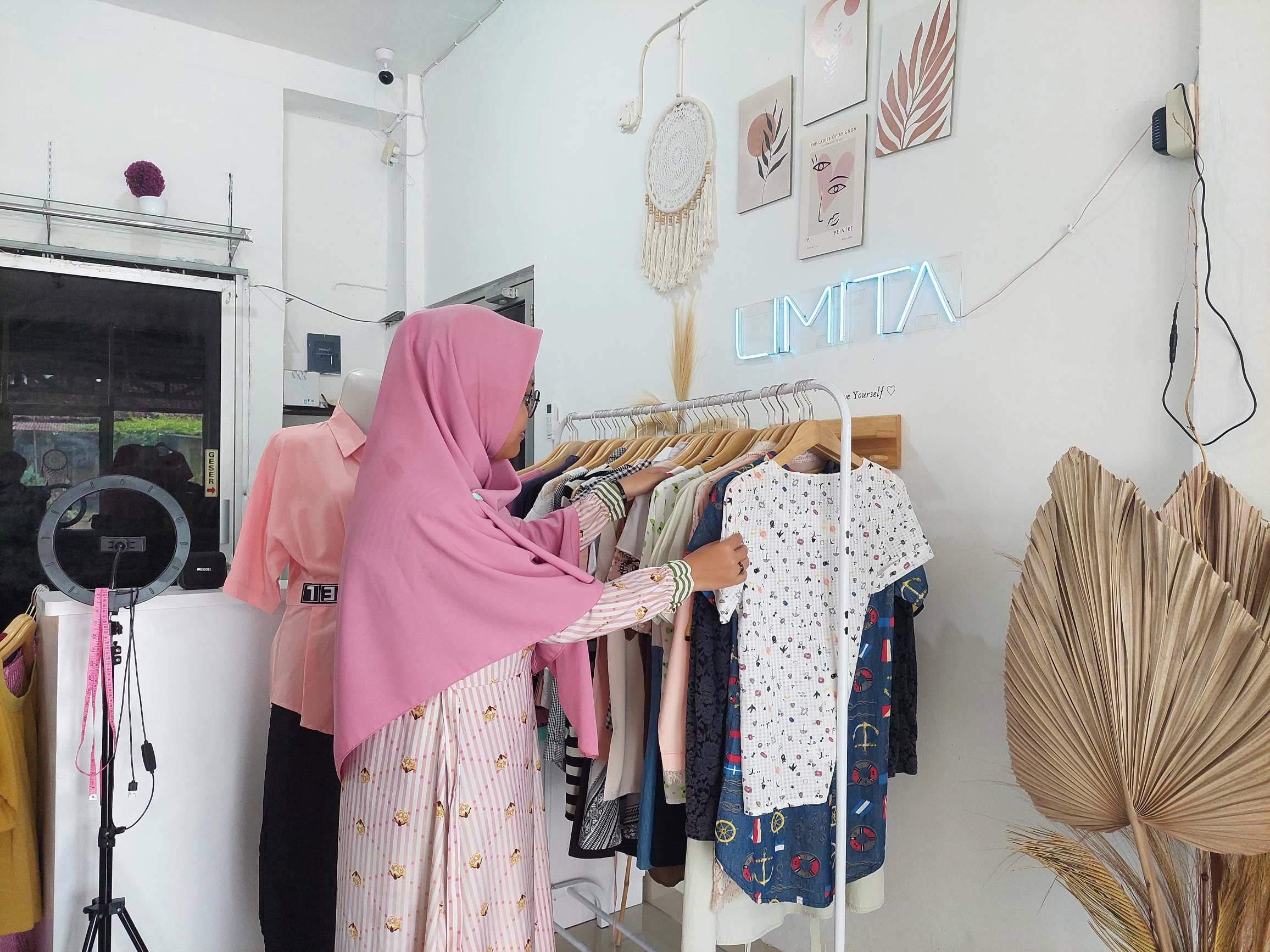 Toko-Baju-Thrift-Limita-yang-beralamat-di-Jalan-Lingarjati-Batin-Tikal-Pangkalpinang.jpg