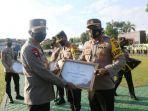 20220314_Kapolda-Babel-Irjen-Pol-Yan-Sultra-Indrajaya-menyerahkan-penghargaan.jpg
