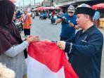 20230812_pembagian-bendera-Merah-Putih.jpg