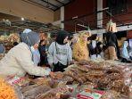 BELANJA-KUE-LEBARAN-Toko-Oleh-oleh-Godai-Sejiwa.jpg