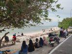 BERSANTAI-Wisatawan-lokal-yang-ramai-bersantai.jpg