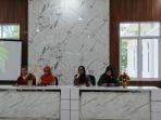 KONFERENSI-PERS-Direktur-RSUD-Marsidi-Judono-dr-Ratih-Lestari.jpg