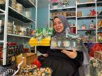 KUE-KERING-Owner-Dapur-Ibook-Eliza-Saputri-saat.jpg