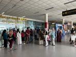 PADAT-PEMUDIK-Suasana-pintu-keberangkatan-Bandara-Depati.jpg