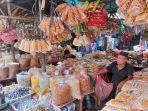 Pedagang-kue-kering-dadakan-memadati-sisi-jalan-Pasar-Ikan-atau-di-pinggiran-BTC-Pangkalpinang.jpg