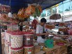 Pedagang-kue-kering-dadakan-mengisi-sisi-Jalan-Trem-atau-Pasar-Pembangunan-Pangkalpinang.jpg