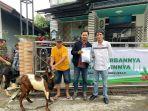 Perwakilan-PT-RBT-Ethan-menyerahkan-hewan-kurban.jpg