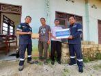 Perwakilan-PT-Timah-Tbk-saat-menyerahkan-bantuan-CSR.jpg