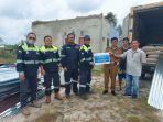 Perwakilan-PT-Timah-Tbk-saat-menyerahkan-bantuan-bahan-material-secara-simbolis.jpg