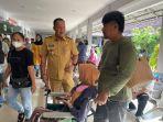 Pj-Bupati-Belitung-Mikron-Antariksa-berbincang-dengan-pasien.jpg