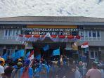 Ratusan-buruh-aksi-unjuk-rasa-di-Kantor-DPRD-Kabupaten-Belitung-Rabu-108.jpg