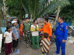 Tim-gabungan-saat-melihat-kondisi-Edi-Witoko-baju-putih-kuning-dan-memakai-training-hijau.jpg