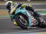 pembalap-petronas-yamaha-srt-valentino-rossi-mengitari-tikungan-ilustrasi.jpg