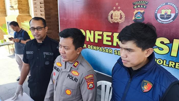 BERI KETERANGAN -  AKP Agus Adi Apriyoga saat memberikan keterangan dalam press release di Mapolsek Densel, pada Kamis 4 Juni 2026.