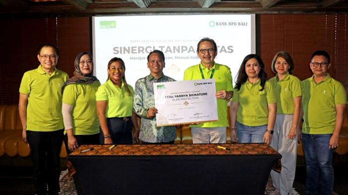 KERJASAMA - PT Bank Pembangunan Daerah Bali (Bank BPD Bali), bersama PT Equity Life Indonesia (Equity Life Indonesia) kembali memperkuat sinerginya melalui peluncuran produk asuransi jiwa terbaru, yaitu Pitra Yadnya Signature Plan Protection.