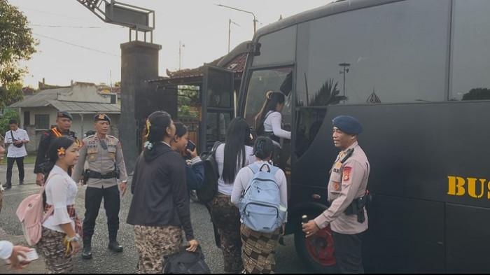 Brimob Gilimanuk Sediakan Bus Sekolah Gratis, Antisipasi Lakalantas Libatkan Pelajar di Jembrana