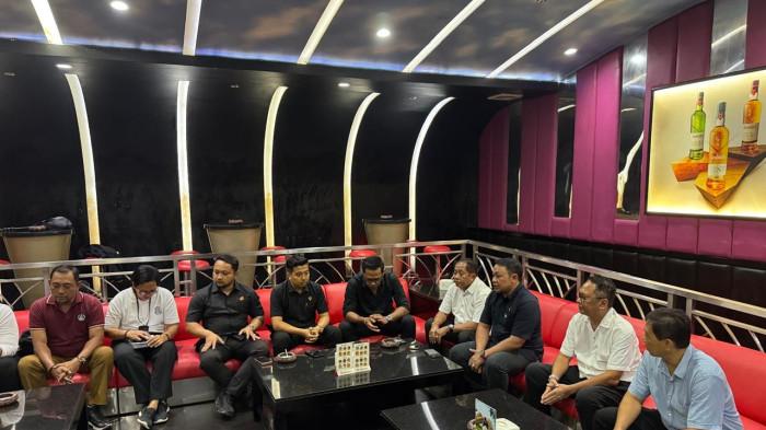 Anggota Komisi I, II dan III DPRD Badung saat sidak ke Grahadi Entertainment KTV, Jalan Bypass Ngurah Rai, Kuta.