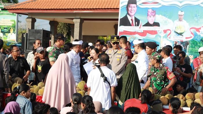 Agung Rama Senang Bisa Dapat 2 Buah, Hanya Dalam 45 Menit 1.200 Buah Durian Gratis Langsung Ludes