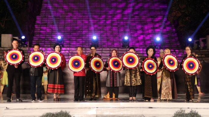 Bali Siap Jadi Pusat Mode Dunia Lewat Adi Warna Wastra Loka