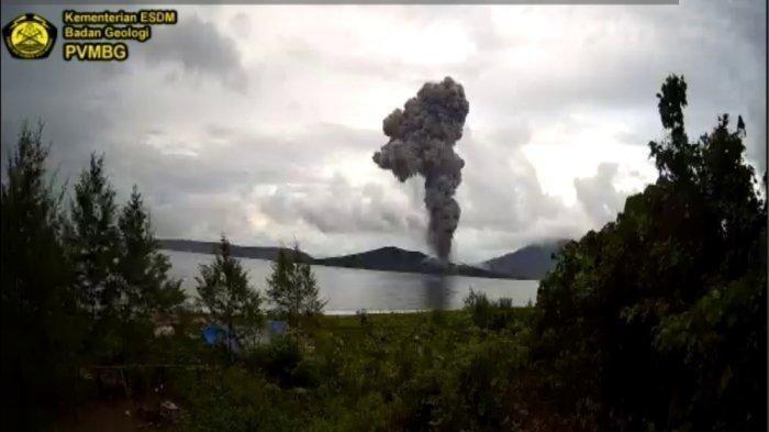 Gunung Anak Krakatau Erupsi, Tinggi Kolom Abu Capai 450 Meter di Atas Puncak