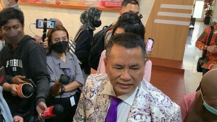 Hotman Paris Resmi Jadi Pengacara Teddy Minahasa Gantikan Henry Yosodiningrat